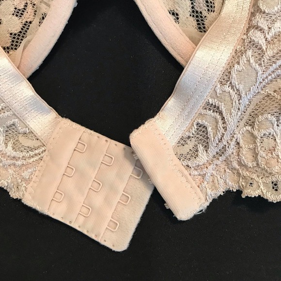 Smart Sexy Beige Lace Bra 3 Sets of Hooks and Eyes For Comfort Size 40DD - Picture 5 of 6